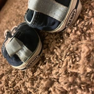 Old navy baby boy sneakers size 6/12 months